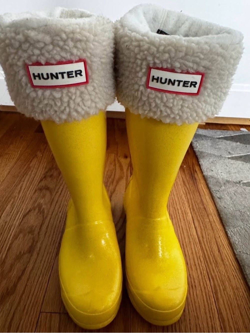 Hunter Kids Size 2 Yellow Glitter Rain Boots with Cream Sherpa Socks